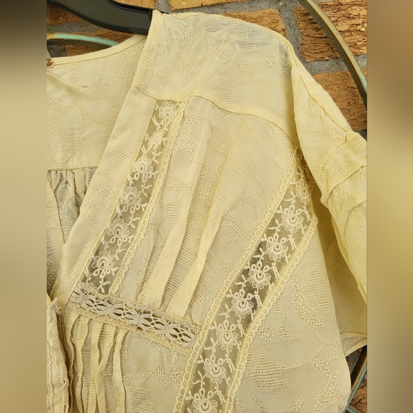 Free People Leora Light Yellow Lace Cap Sleeve V Neck Blouse Women's Size L - Picture 4 of 8